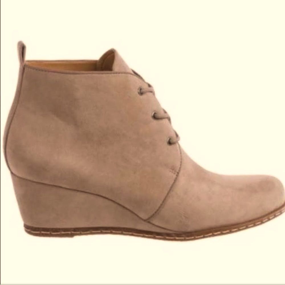 Franco Sarto Annabelle Tan Suede Lace Up Wedge Booties Women’s‎ Size 8 B46